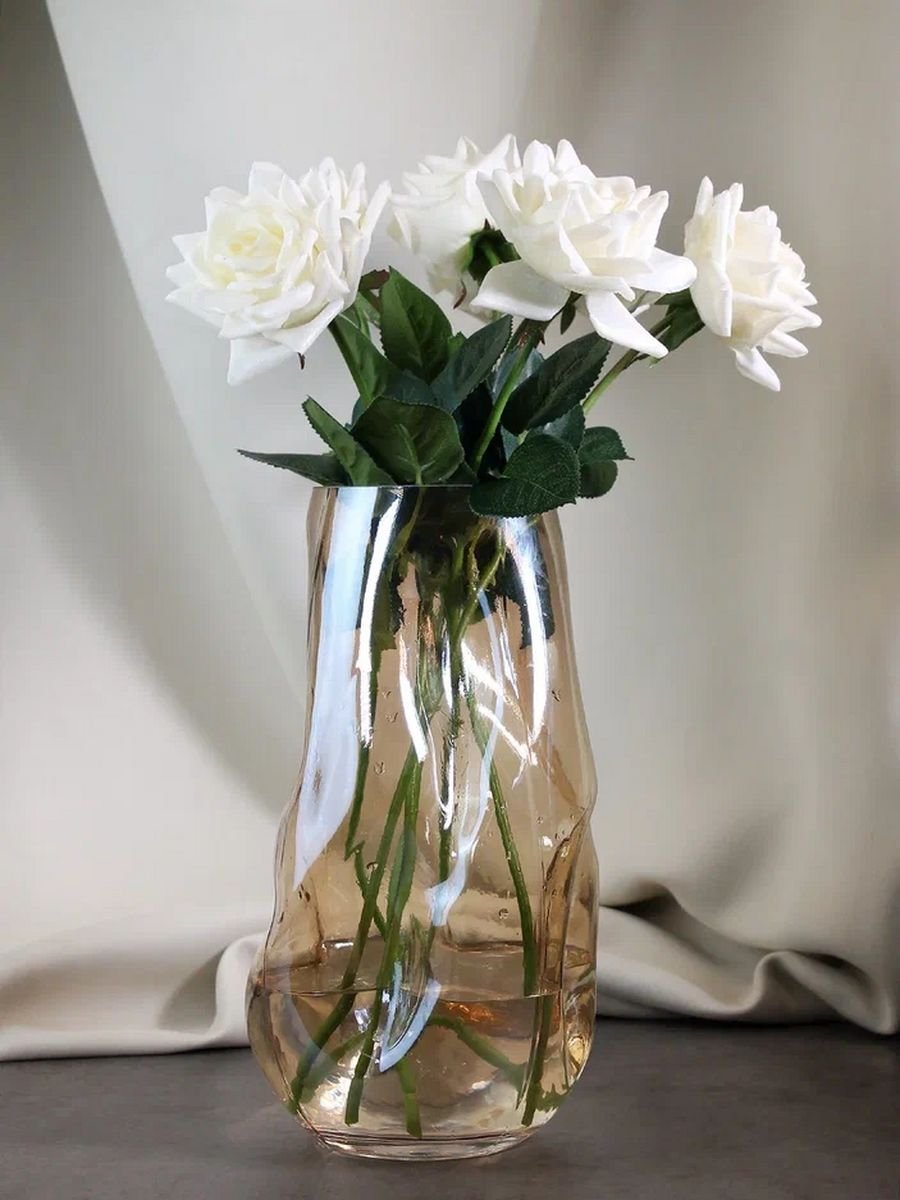 Широкая ваза для цветов