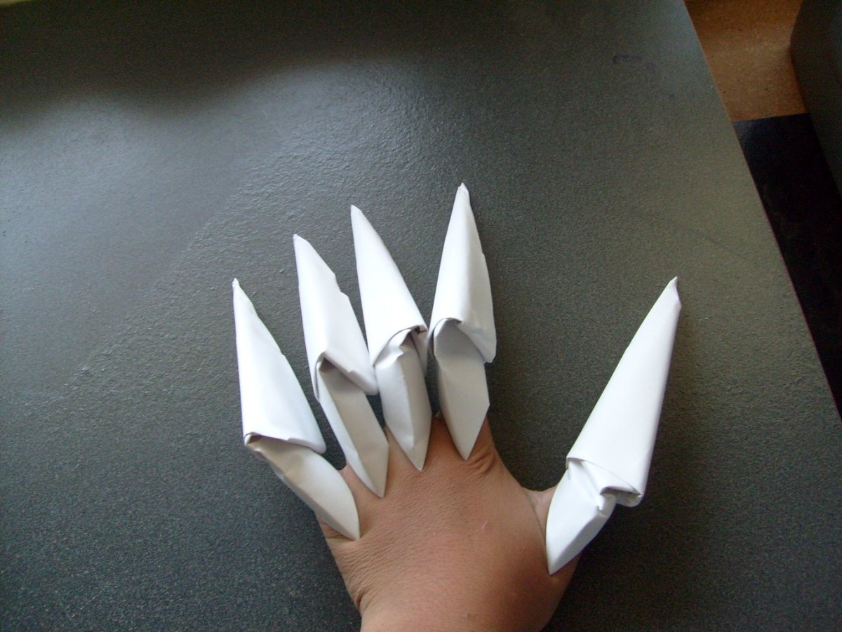 Коготь из бумаги видео. Ногти из бумаги. Когти из бумаги. Оригами ногти. Бумажные ногти из бумаги.