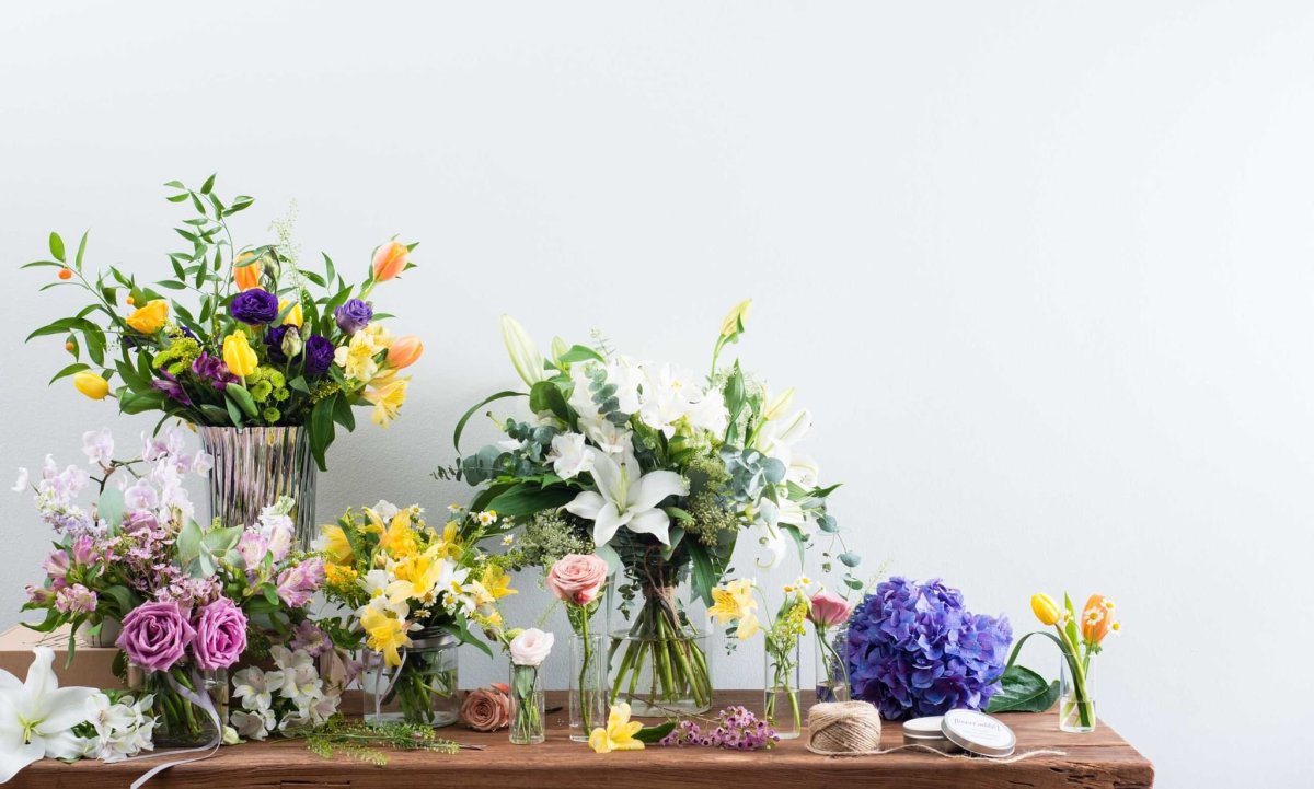 Искусственные цветы на стол