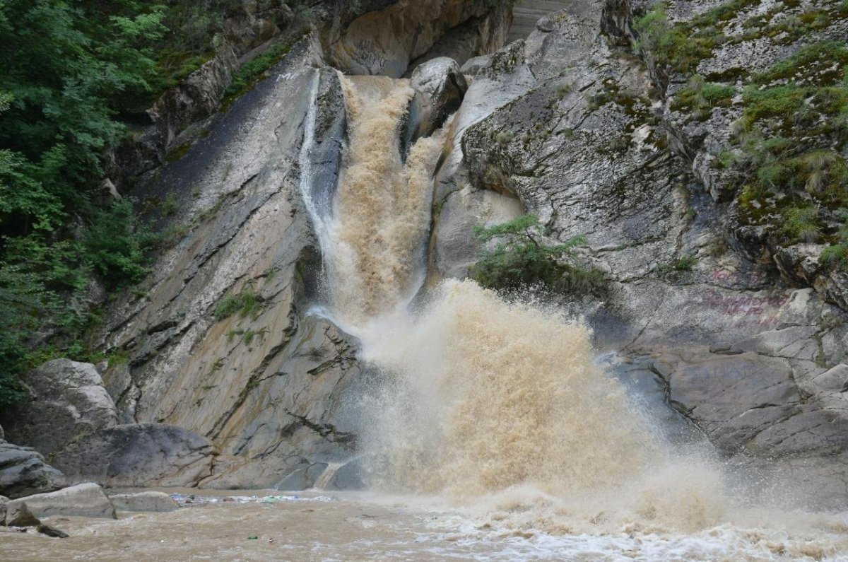 Ханагский водопад в дагестане