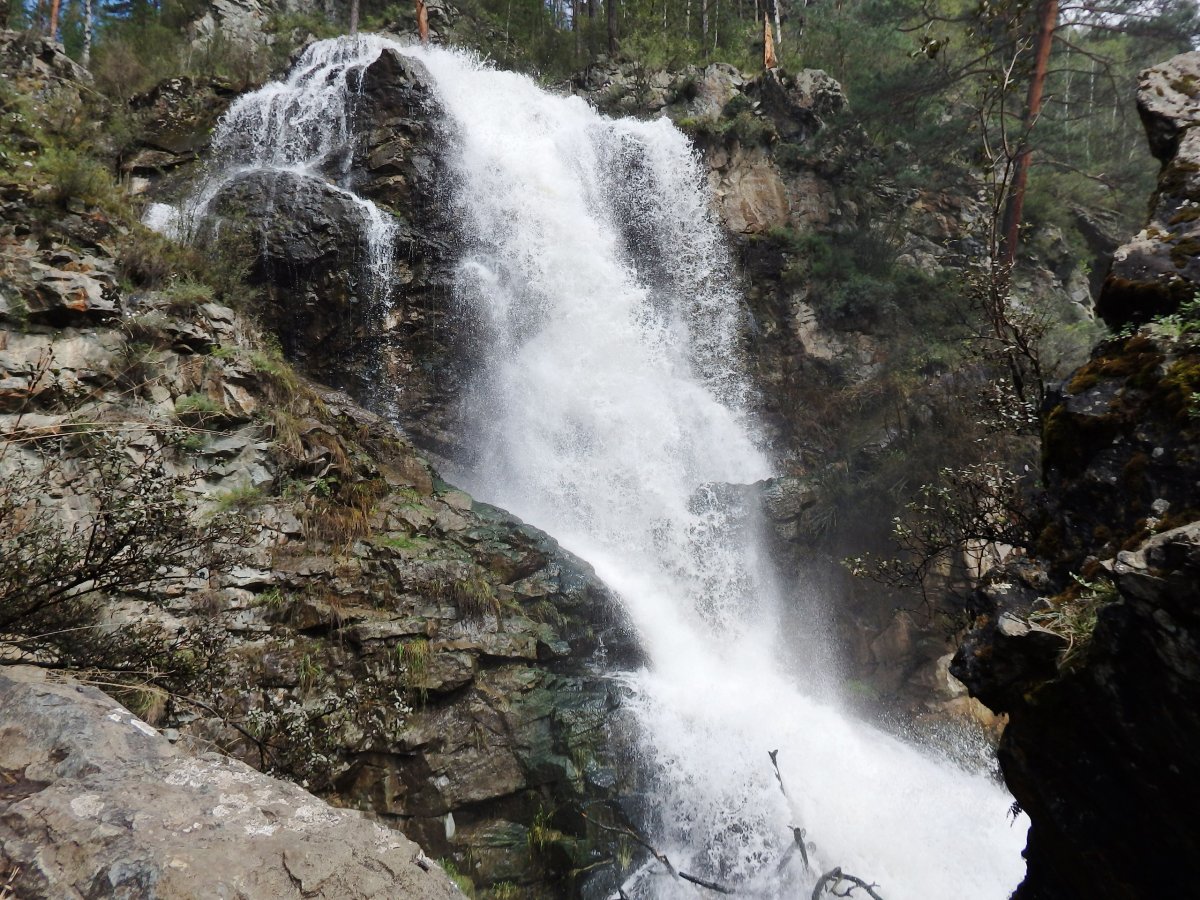 Камышлинский водопад горный алтай